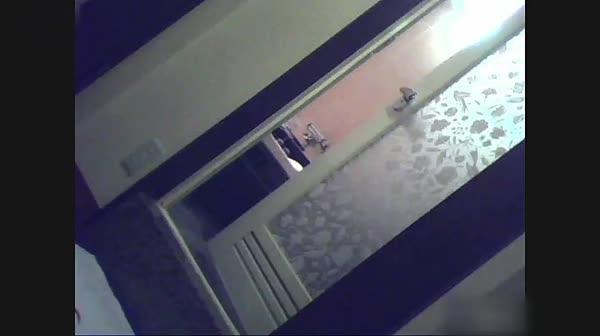 某酒店女服务员偷拍多名大奶住客洗澡视频曝光